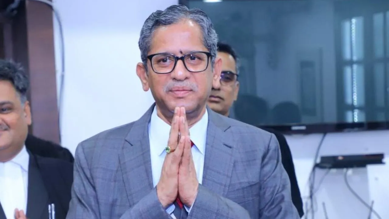 मामलों को सूचीबद्ध करने के मुद्दों पर आवश्यक ध्यान नहीं दे सका, इसके लिए खेद है: CJI N.V.Ramana