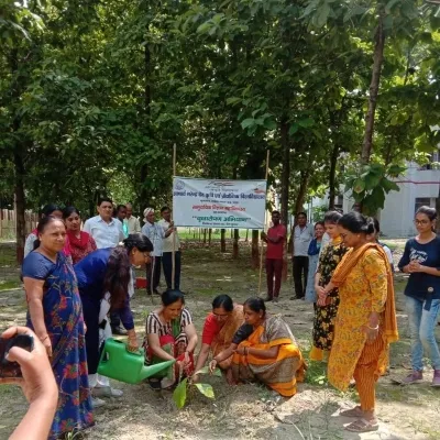 अयोध्या : अमृत महोत्सव के तहत चला स्वच्छता अभियान, पौधरोपण