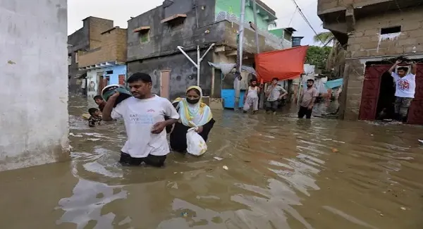 पाकिस्तान में आई मानसूनी बाढ़ में अब तक 649 लोगों की मौत,1030 घायल, 352 घर हुए नष्ट