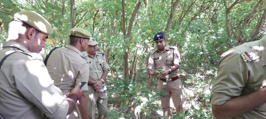 सीतापुर : कपड़ा खरीदने निकले व्यापारी का हाइवे किनारे मिला शव, परिवार ने जताई यह आशंका