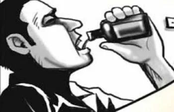 हल्द्वानी: शराब की लत से परेशान वृद्ध ने शराब के साथ गटका जहर