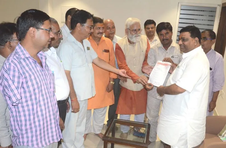 बरेली: पं. राधेश्याम और पूर्व उपराष्ट्रपति गोपाल स्वरूप पाठक की मूर्ति लगवाने की मांग