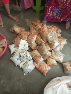 गोरखपुर : महिलाओं ने खराब राशन को लेकर किया आंगनबाड़ी केंद्र पर प्रदर्शन