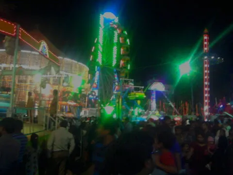 हल्द्वानी: नुमाइश में जूतमपैजार, शोहदों के साथ तथाकथित पत्रकार को दौड़ा-दौड़ा कर पीटा