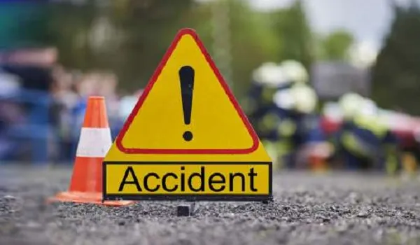 उन्नाव : श्रद्धालुओं से भरी ट्रैक्टर ट्राली पलटी एक दर्जन से अधिक घायल एक महिला की मौत
