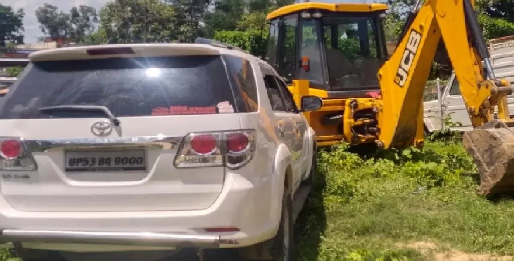 गोरखपुर : माफिया राकेश यादव के भाई पर बड़ी कार्रवाई, लाखों की कीमत के पांच वाहन जब्त