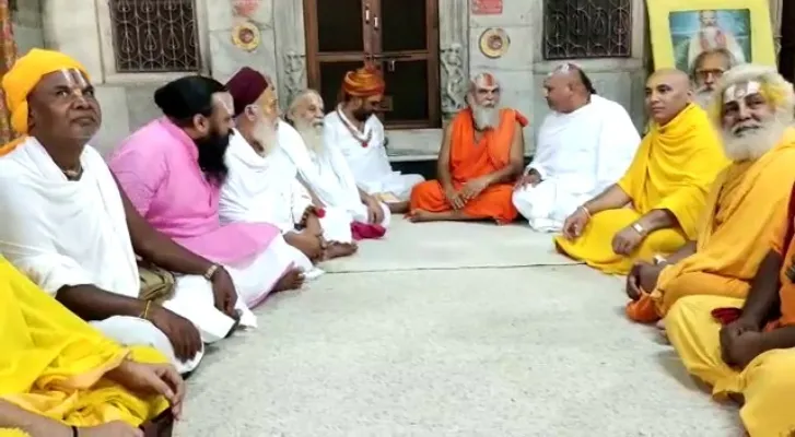 अयोध्या : लता मंगेशकर के नाम पर बन रहे चौराहे का संतो ने शुरू किया विरोध