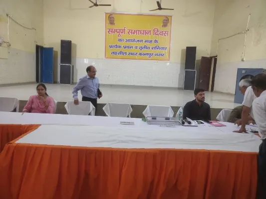 कानपुर : समाधान दिवस पर नदारद रहे अफसर, भटकते रहे फरियादी