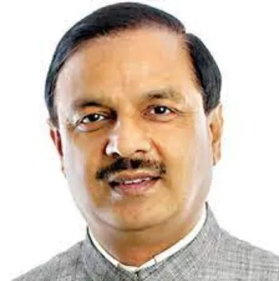 लखनऊ : ओमेक्स सोसायटी में जमकर हुआ हंगामा, मौके पर पहुंचे भाजपा सांसद
