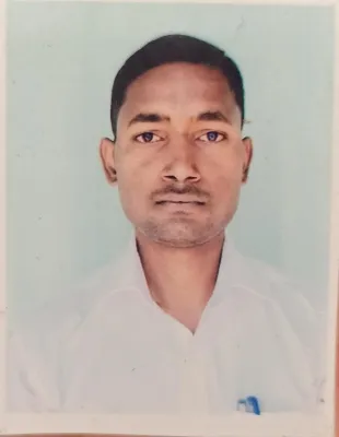सुल्तानपुर : पढ़ाते समय बेहोश होकर गिरा शिक्षक, अस्पताल में तोड़ा दम