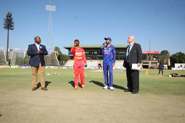 India vs Zimbabwe : दूसरे वनडे में भारत ने टॉस जीतकर चुनी गेंदबाजी, प्लेइंग-11 से ये खिलाड़ी हुआ बाहर