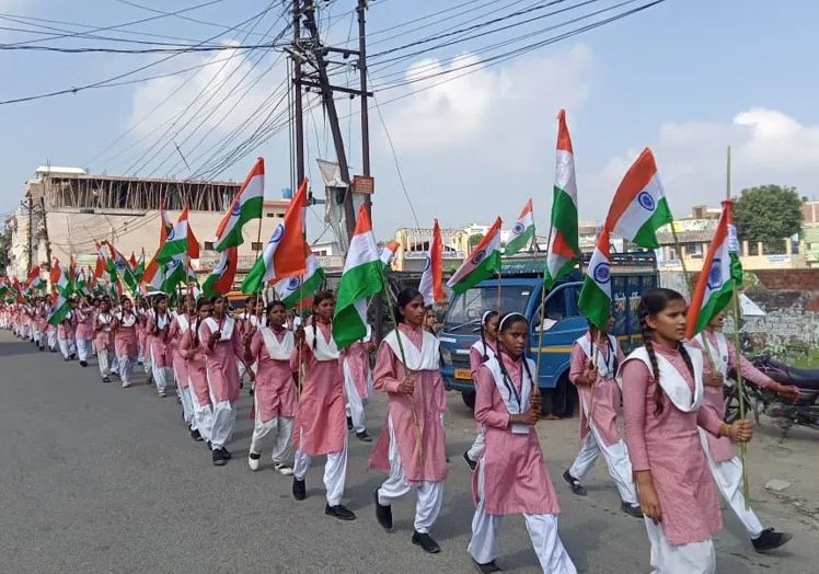 बदायूं: गली-गली में गूंजा नारा, विजयी विश्व तिरंगा प्यारा