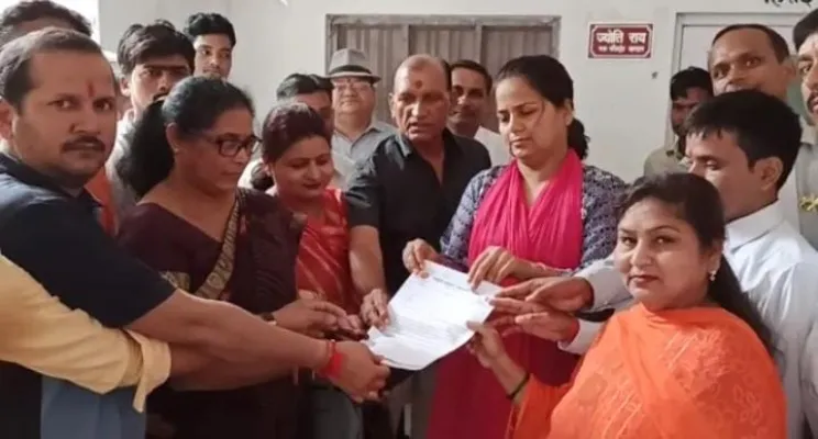 बहराइच : कश्मीर में टारगेट किलिंग के विरोध में ब्राह्मण समाज ने किया प्रदर्शन, सौंपा ज्ञापन