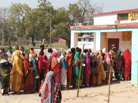 हरदोई : महुरा कला में प्रधान पद उपचुनाव के लिए हुआ मतदान