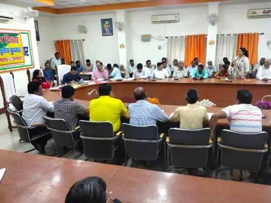 उन्नाव : किसान दिवस में जिलाधिकारी ने सुनी समस्याएं, दिए निर्देश