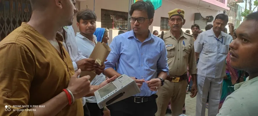 उन्नाव: उपजिलाधिकारी ने राशन की दुकानों का किया औचक निरीक्षण, अनियमितता पर थमाया नोटिस