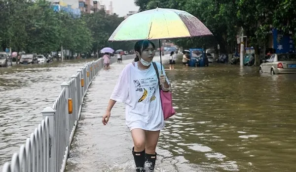 China : चीन के पश्चिमी किंघाई में अचानक आई बाढ़ से 16 लोगों की मौत, 36 लापता