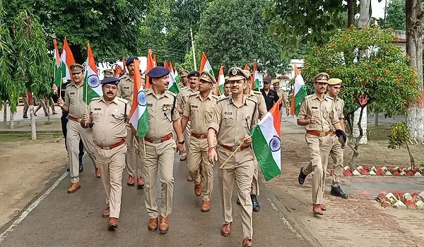 बिजनौर : हर घर तिरंगा फहराने के लिए निकाली जागरूकता रैली, डीआई और एसपी रहे शामिल
