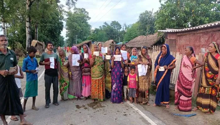 बहराइच: राशन लेने पहुंचा कार्ड धारक तो कोटेदार के पति ने की अभद्रता