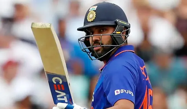 Rohit Sharma: मेडिकल टीम की देखरेख में रिटायर्ड हर्ट रोहित, BCCI ने दिया अपडेट