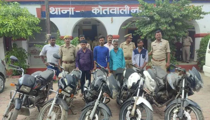 अयोध्या: अंतरराज्यीय वाहन चोर गैंग के चार सदस्यों को पुलिस ने किया गिरफ्तार, पांच बाइक, 15 ग्राम स्मैक व 10 हजार रुपए नकद बरामद