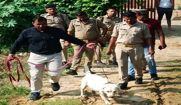 संभल: खेत पर युवक की धारदार हथियार से हत्या, जांच में जुटी डॉग स्क्वाड व फारेंसिक टीम