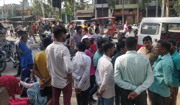 अमरोहा : बैंक मैनेजर की पत्नी की प्रसव बाद मौत, परिजनों ने किया हंगामा