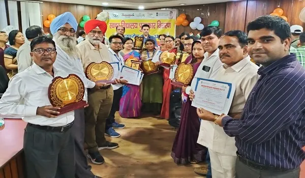 रामपुर: स्कूलों में स्वच्छता रखने पर शिक्षक हुए सम्मानित