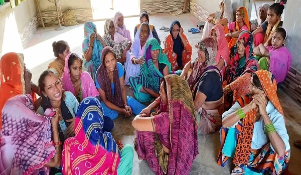 अमरोहा: लकड़ी से लदे ट्रैक्टर ने बाइक सवार को मारी टक्कर, मौत