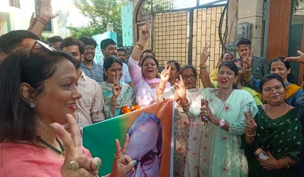 मुरादाबाद : पति को मिला तपस्या का परिणाम, भूपेंद्र चौधरी की पत्नी बोली परिवार से ज्यादा पार्टी को दिया समय
