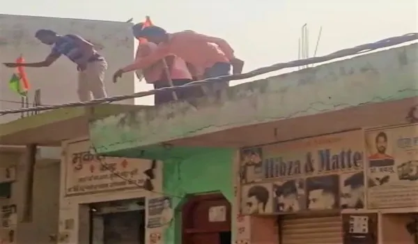 संभल: मकान पर कब्जे की नीयत से पथराव, चार राहगीरों सहित पांच घायल
