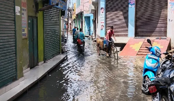 अमरोहा : झमाझम बारिश से लोगों को गर्मी से दी राहत, जलभराव बनी समस्या