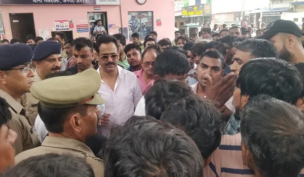 अमरोहा: टैंकर की टक्कर से छात्र की मौत, भीड़ ने पुलिस जीप में की तोड़फोड़