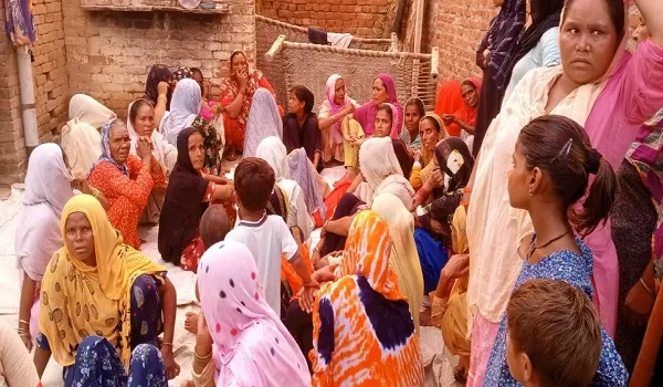 संभल: दोस्तों के साथ जंगल गए युवक की मौत, परिजनों ने लगाया हत्या का आरोप