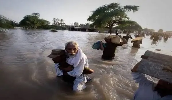 पाकिस्तान में भारी बारिश और बाढ़ से कई शहर हुए तबाह, आपातकाल की स्थिति घोषित