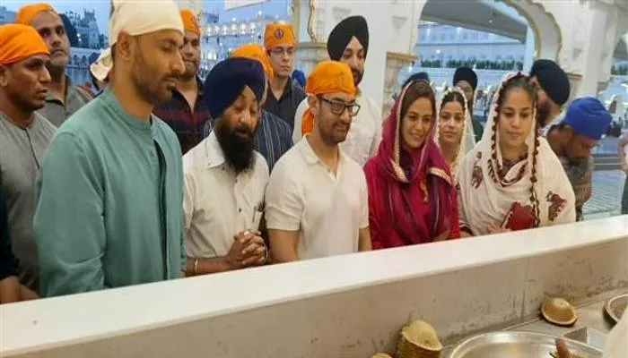 ‘लाल सिंह चड्ढा’ की रिलीज से पहले गोल्डन टेंपल पहुंचे आमिर खान, दरबार साहिब में टेका माथा