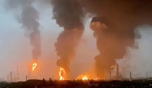 Ukraine Russia War: तेल के लिए त्राहिमाम के बीच भारी मात्रा में इसे जलाकर नष्ट करने की रिपोर्ट