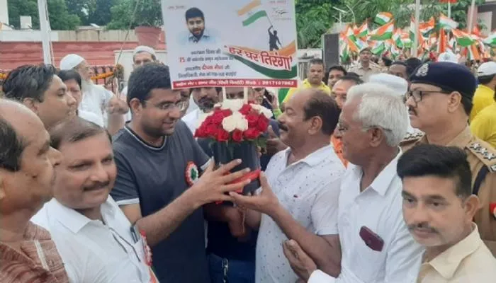 मेरठ में धूमधाम से मनाया गया स्वतंत्रता दिवस, निकाली गई प्रभात फेरी