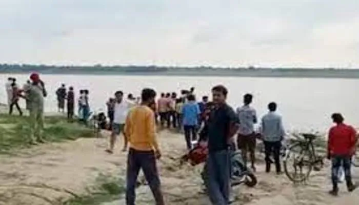 बांदा: एसडीआरएफ की टीम नहीं ढूंढ पाई डूबी नाव, दो और महिलाओं के मिले शव