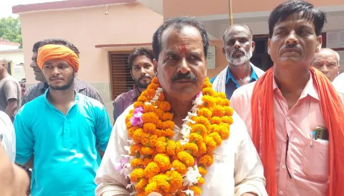 बाराबंकी: मोहिनी को 12 वोटों से पराजित कर लहड़रा के प्रधान बने राजेश अवस्थी