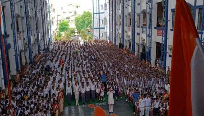 मेरठ में स्वतंत्रता दिवस पर स्कूलों और बाजारों में हुए रंगारंग कार्यक्रम