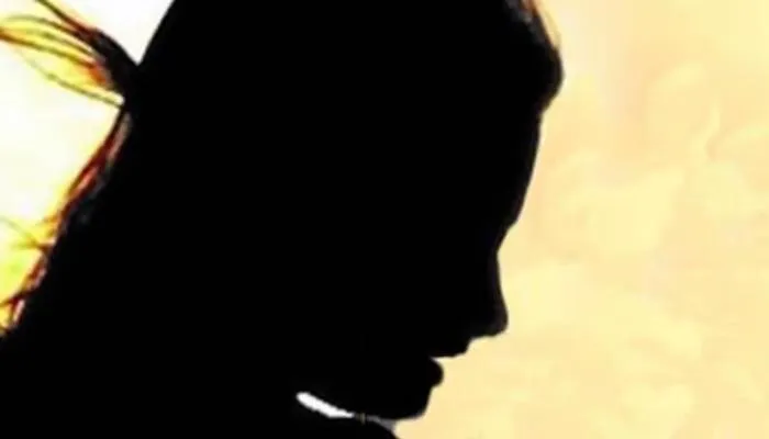 हरदोई: बुजुर्ग मां के साथ एसपी ऑफिस पहुंची महिला ने बताई अपने देवर की करतूत