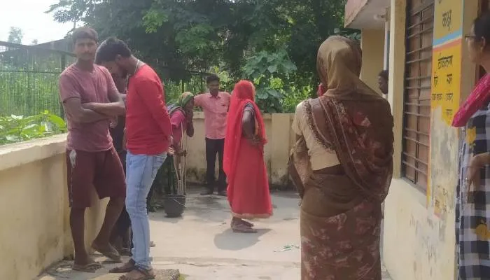 अयोध्या: कॉल के बाद भी नहीं पहुंची एम्बुलेंस, प्रसव के दौरान जच्चा और एक बच्चे की मौत, एक सुरक्षित