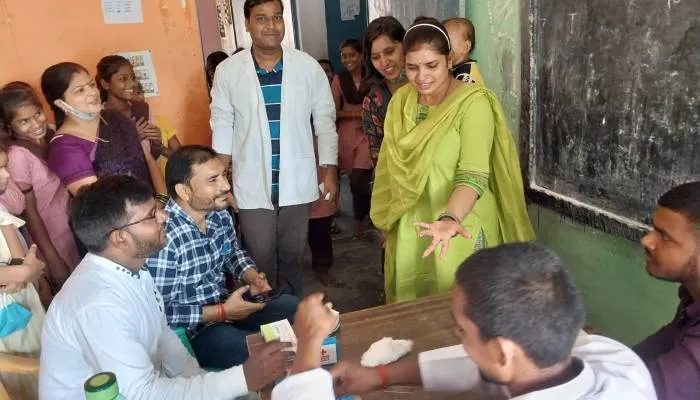 हरदोई: कस्तूरबा गांधी की एक दर्जन छात्राएं बीमार, स्कूल में कराया गया एंटी लार्वा का छिड़काव