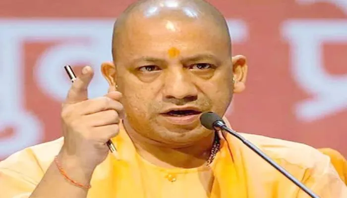 सीएम योगी ने अधिकारियों को दी चेतावनी, कहा- विकास परियोजनाओं में देरी स्वीकार नहीं