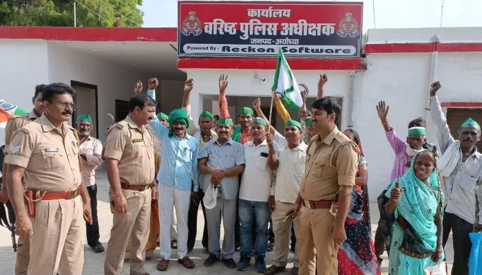 अयोध्या: राकेश टिकैत की गिरफ्तारी से आक्रोशित भाकियू ने घेरा एसएसपी कार्यालय