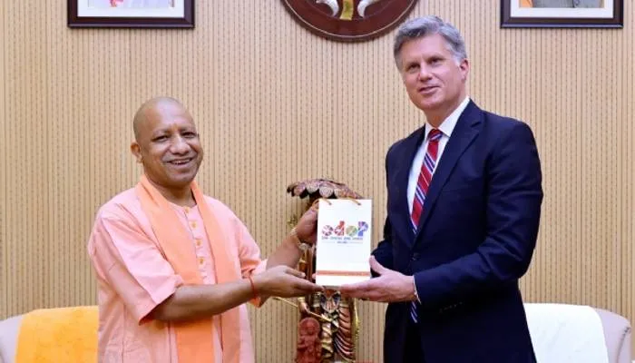 लखनऊ: कनाडा के उच्चायुक्त ने की मुख्यमंत्री योगी से भेंट, शिक्षा व इंफ्रा सेक्टर में निवेश की जताई इच्छा