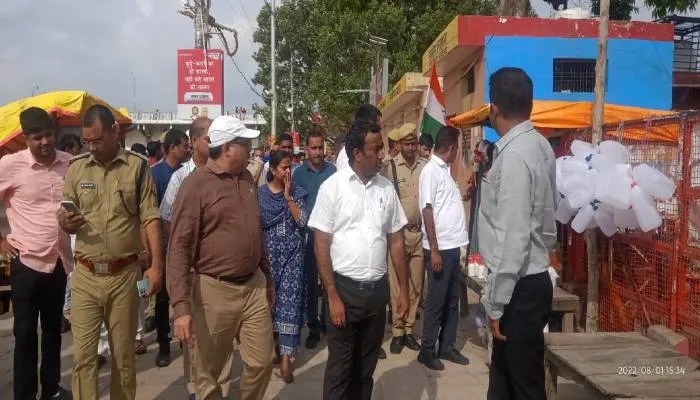 अयोध्या: सावन झूला मेले को लेकर मंडलायुक्त ने की बैठक, बोले- साफ-सफाई में बरती कोताही तो खैर नहीं
