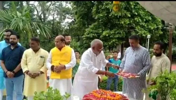कानपुर में बोले स्वतंत्र देव सिंह- बाढ़ और सूखा से निपटने के लिए योगी सरकार तैयार