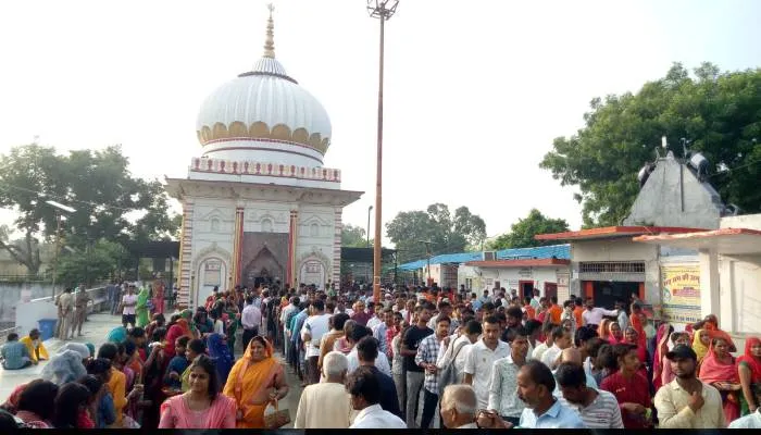 रायबरेली: सावन के आखिरी सोमवार को शिवालयों में लगी शिव भक्तों की भीड़